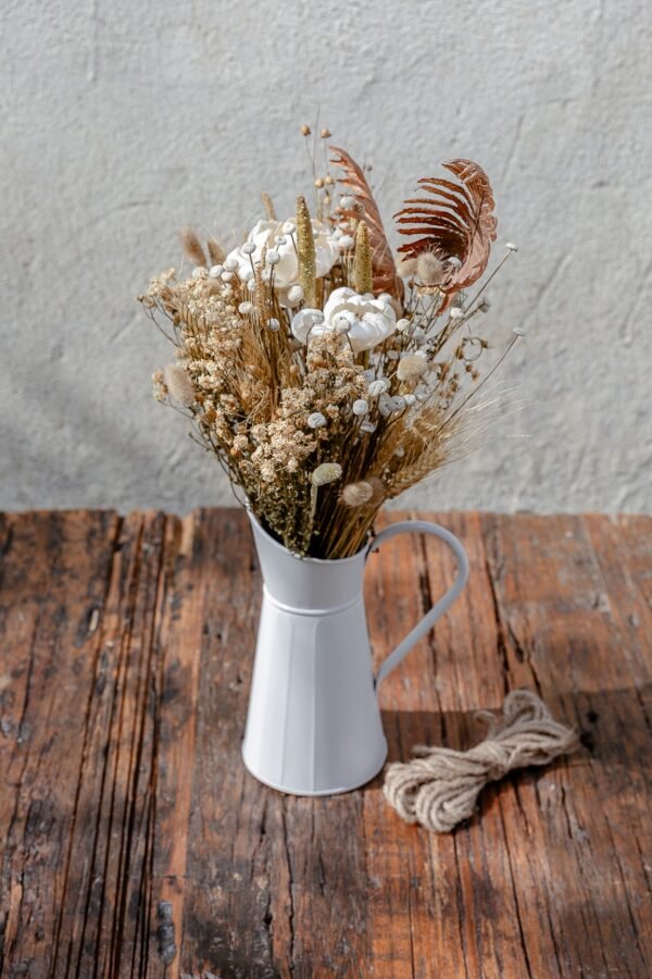 Monochrome Wilderness Bouquet Dry - Image 4