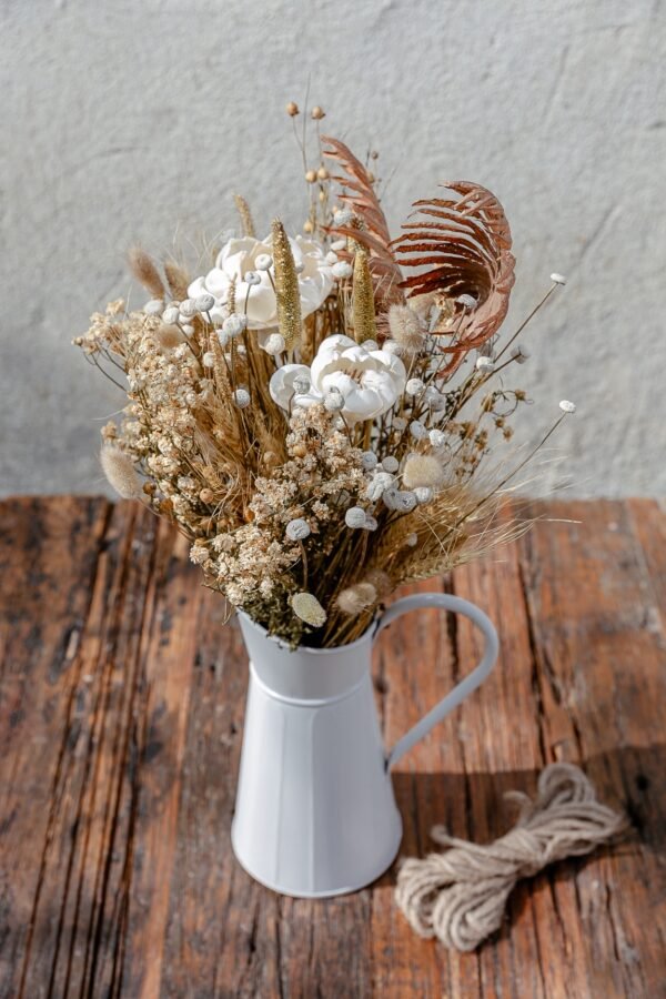 Monochrome Wilderness Bouquet Dry - Image 3