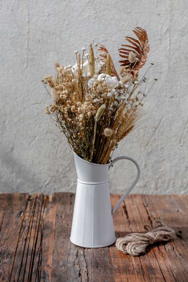 Monochrome Wilderness Bouquet Dry - Image 2